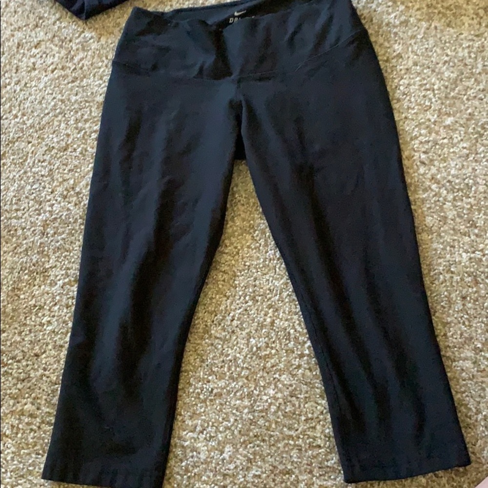 Nike black cropped leggings